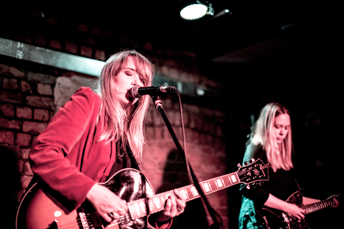 Hannah Lou Clark 22 april 2016 Manchester Mike Hughes 62