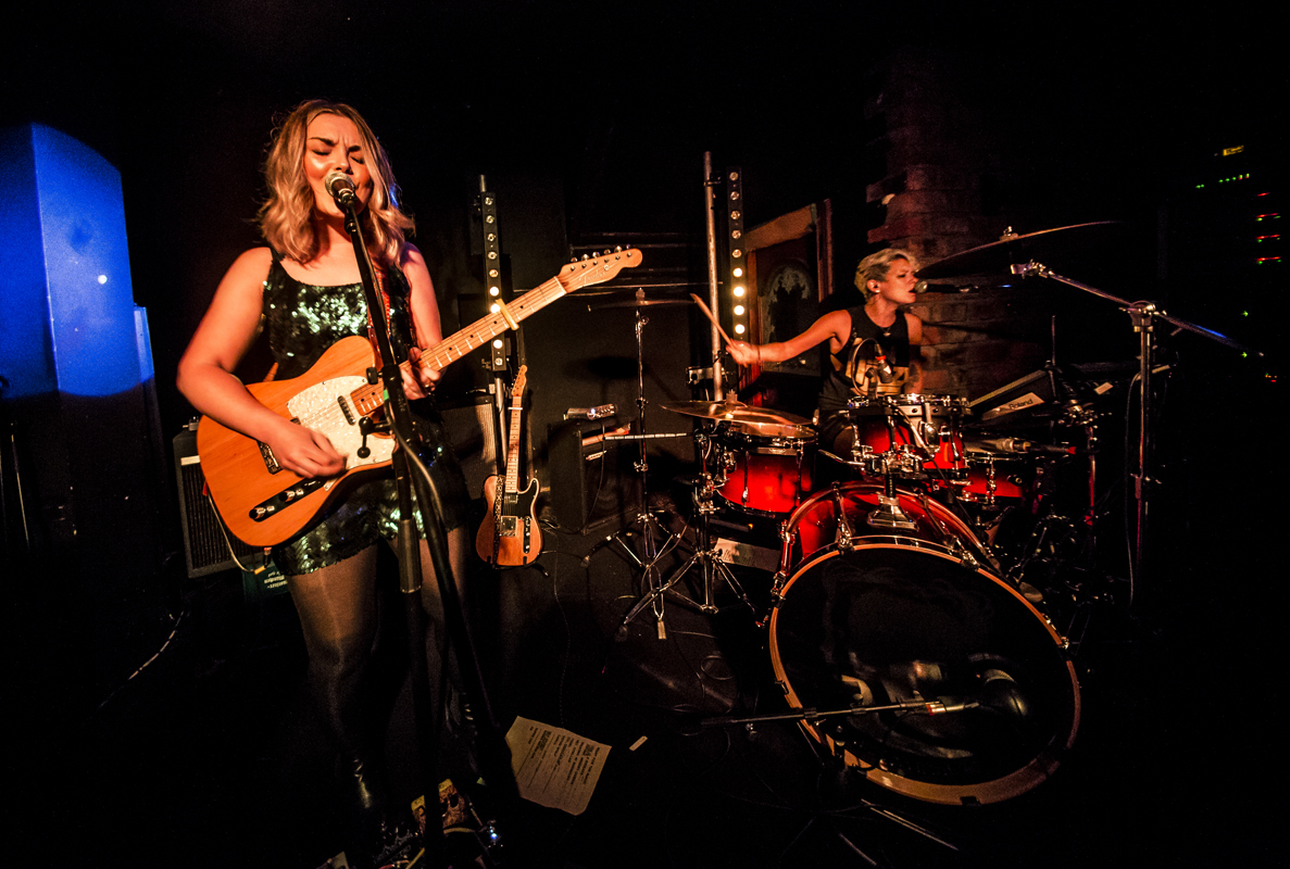 11 Honeyblood Hug and Pint 26092016 davidmcandrew