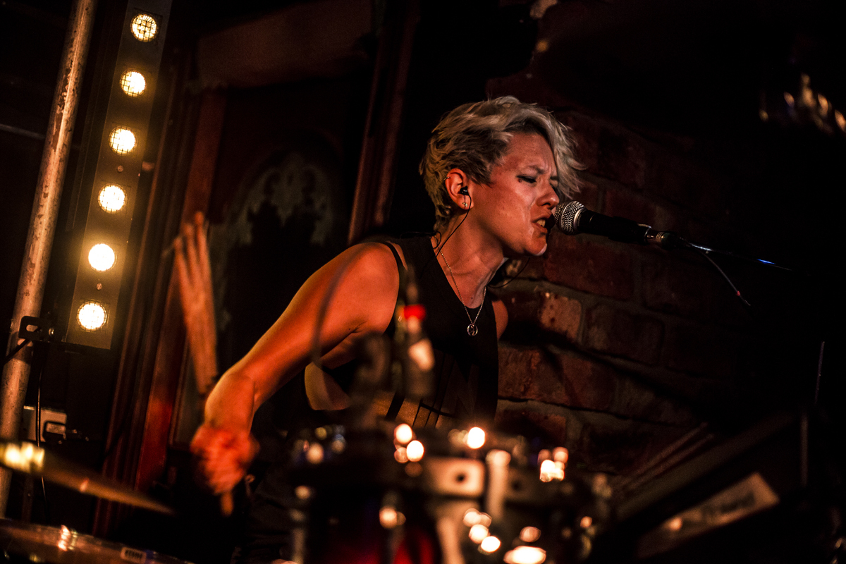 7 Honeyblood Hug and Pint 26092016 davidmcandrew