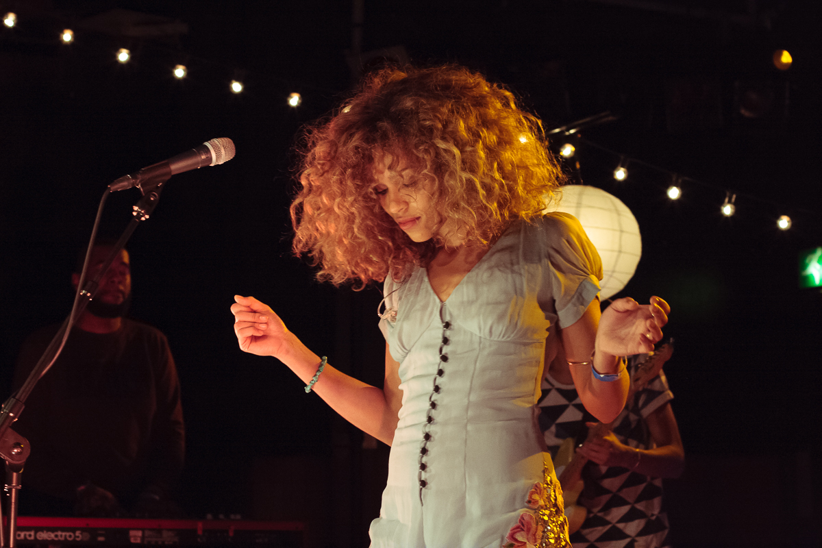 Izzy Bizu Scala London 270116 Siamak Amini 10