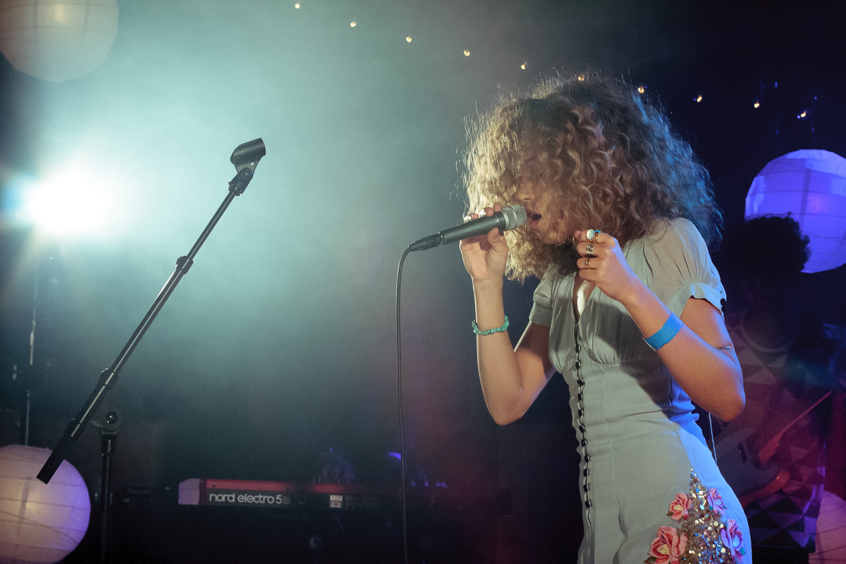 Izzy Bizu Scala London 270116 Siamak Amini 19