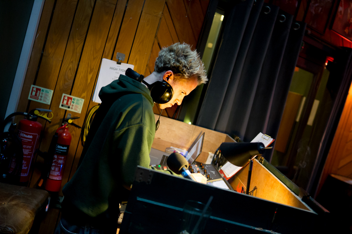 Meilyr Jones Liverpool 29 4 16 Mike Hughes SCHK8