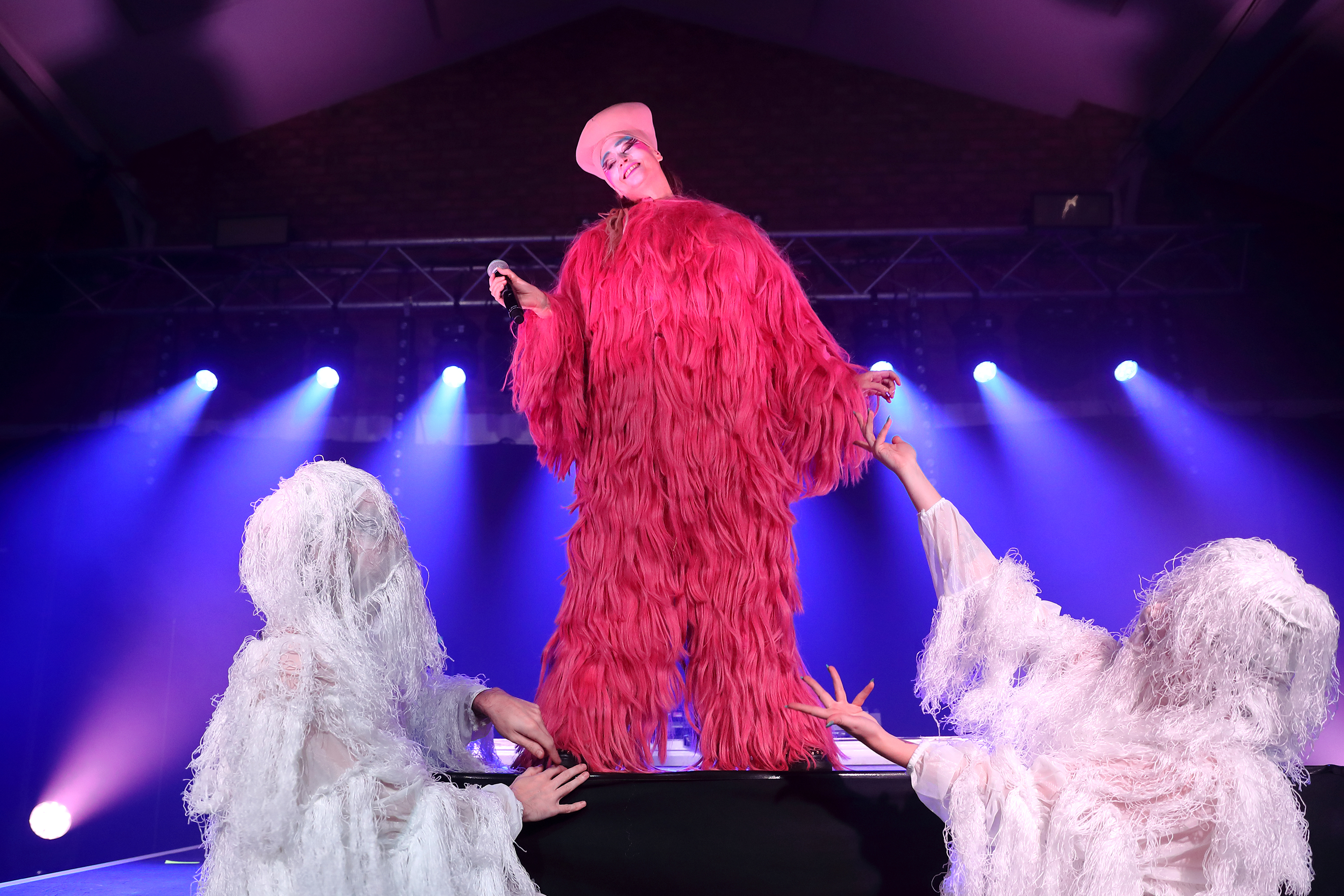 Peaches ovalspace81116 bc01