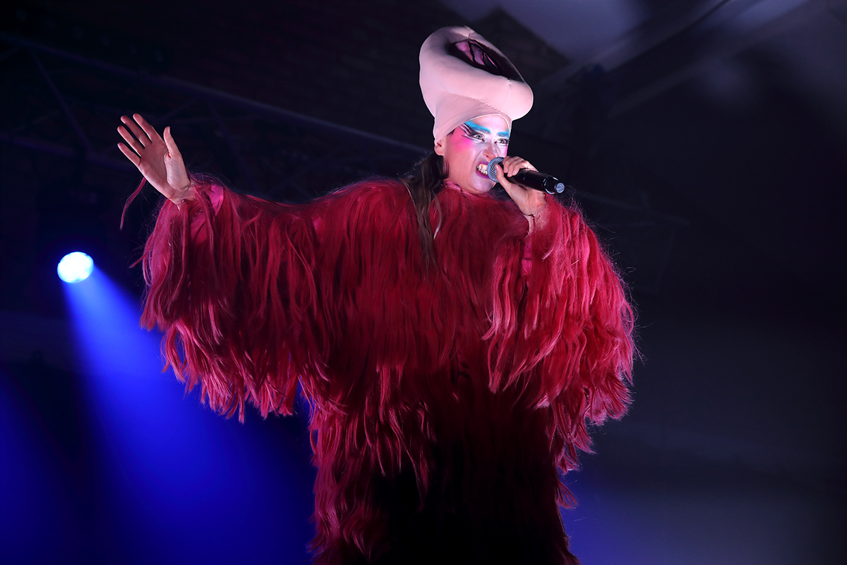 Peaches ovalspace81116 bc02