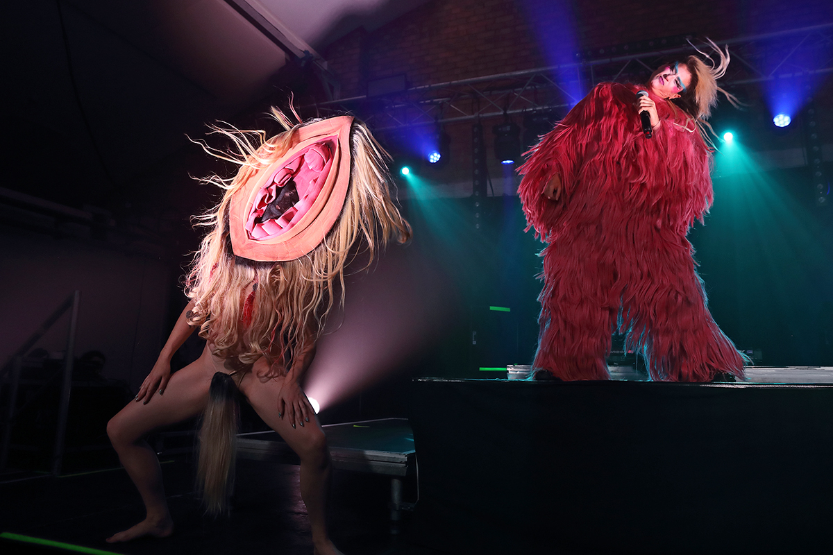 Peaches ovalspace81116 bc06