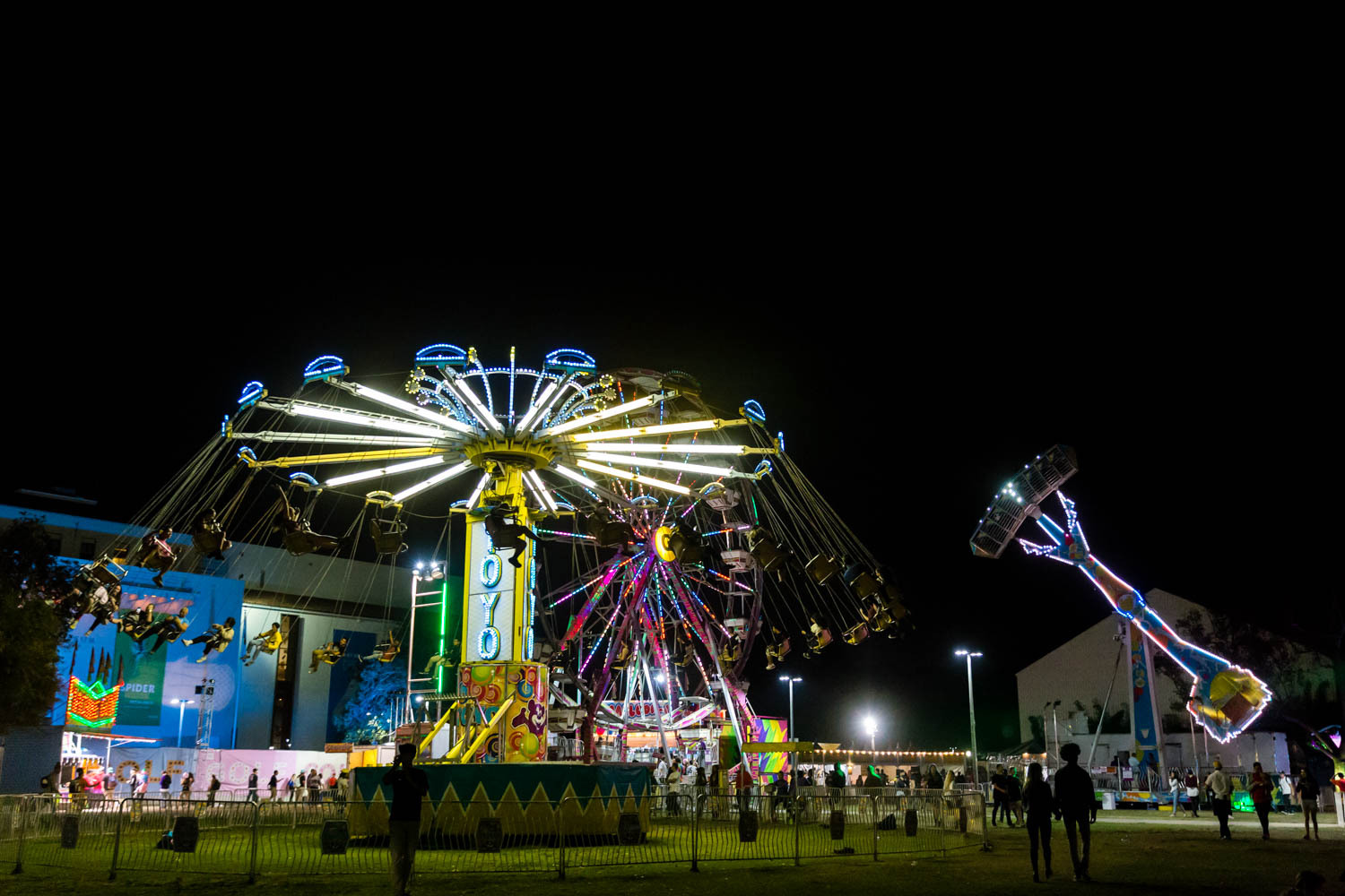 Camp Flog Gnaw2016 Crowd Carnival rides