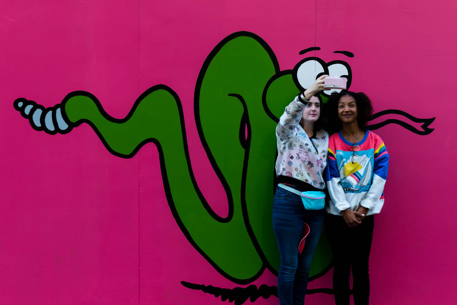 Camp Flog Gnaw2016 Crowd Snake Selfie