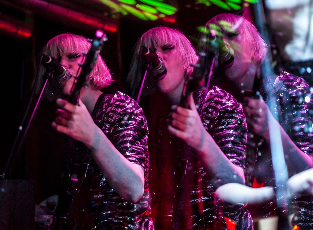 PINS hug and pint 130216 davidmcandrew 08