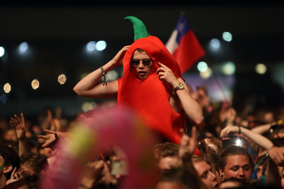 Crowd reading16day2 bc