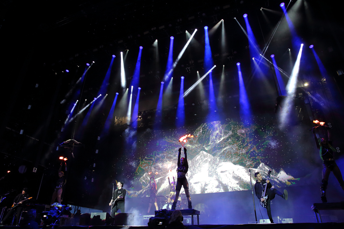 Fall outboy reading16 bc2