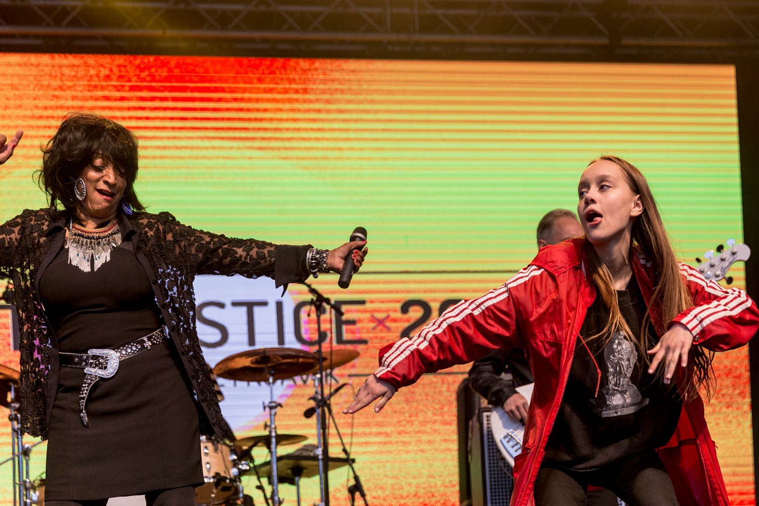 Sisters Sledge 4 with crowd dancers