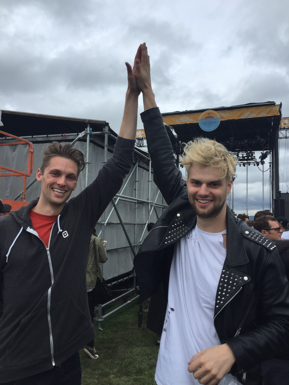 TIMF Sofi Tukker 04 the two tallest men at the festival