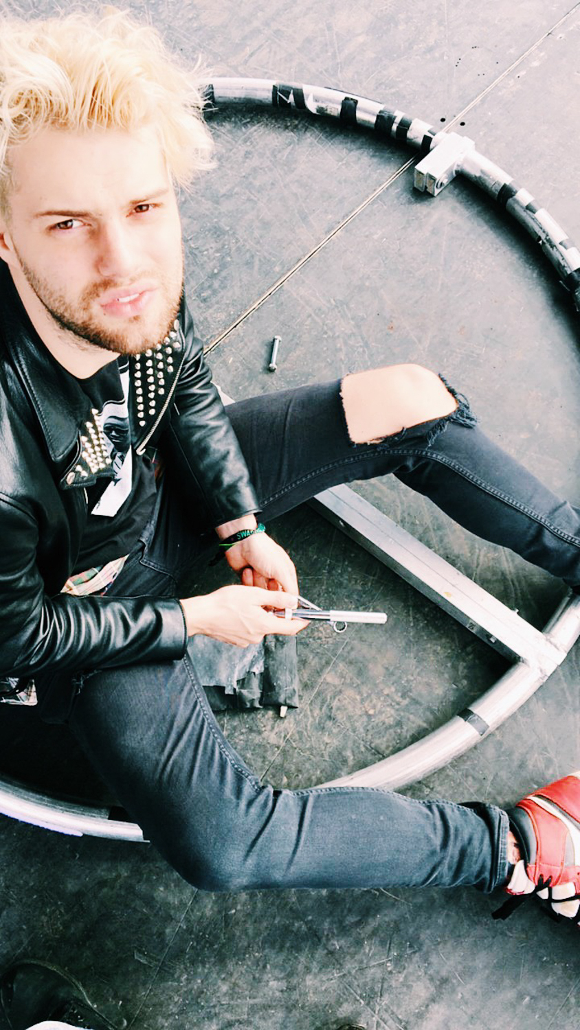 TIMF Sofi Tukker 05 tuck setting up the book tree