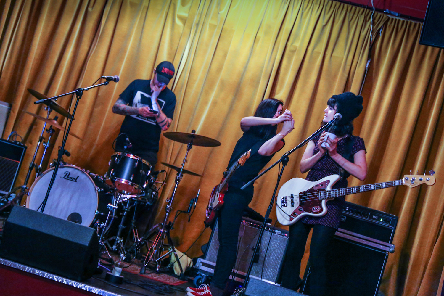 Summer Cannibals Manchester 11 Oct 2016 by Mike Hughes 00006