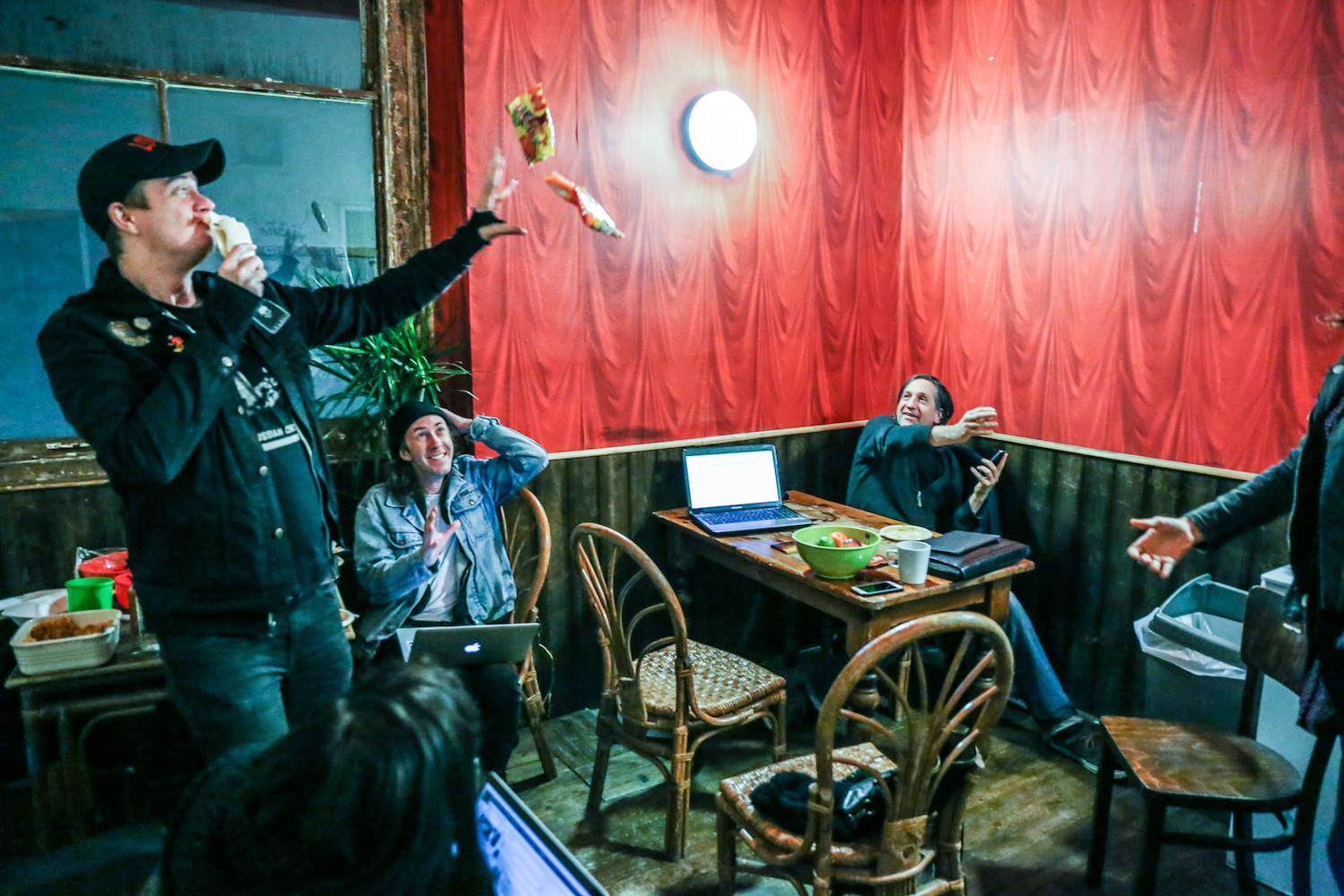 Summer Cannibals Manchester 11 Oct 2016 by Mike Hughes 00010