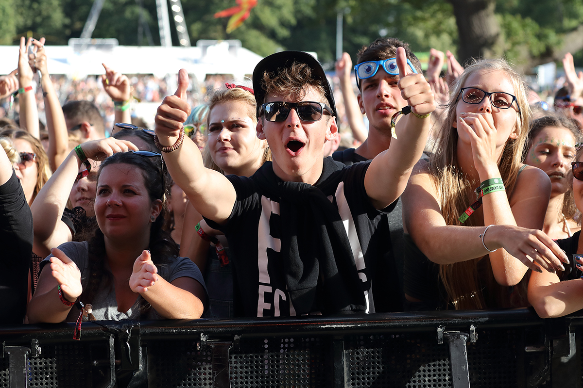 Crowd vfest21816 bc01