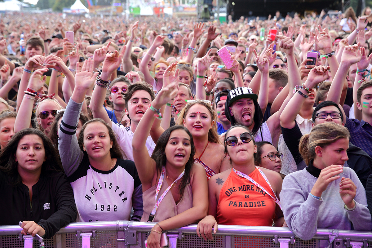 Crowd vfest21816 bc02