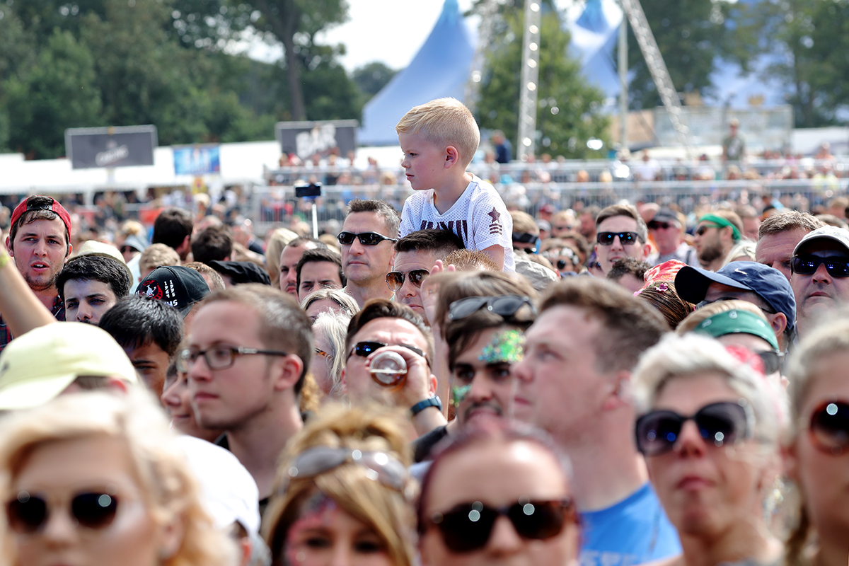 Crowd vfest21816 bc05