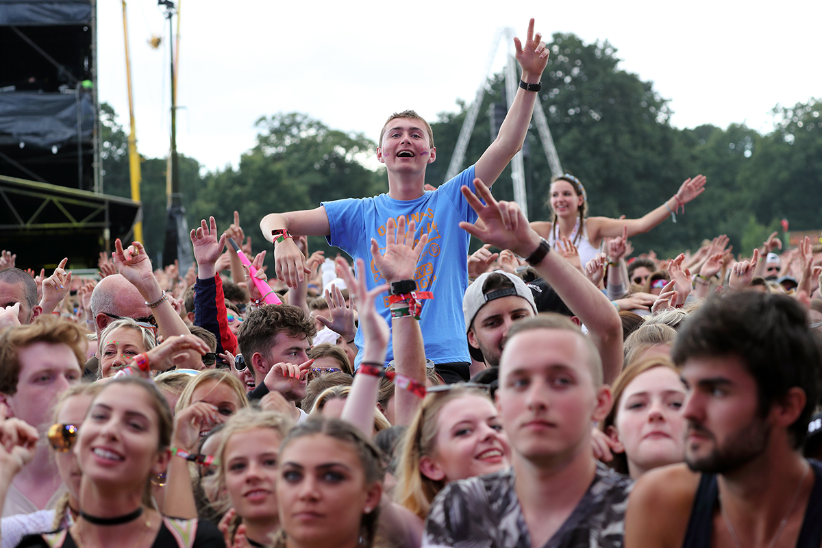 Crowd vfest21816 bc08