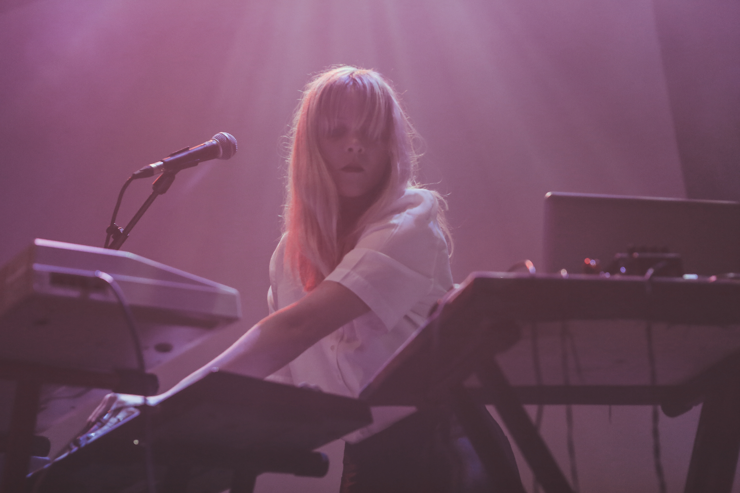 Amber Arcades Roundhouse 030417 Sara Amroussi Gilissen 24