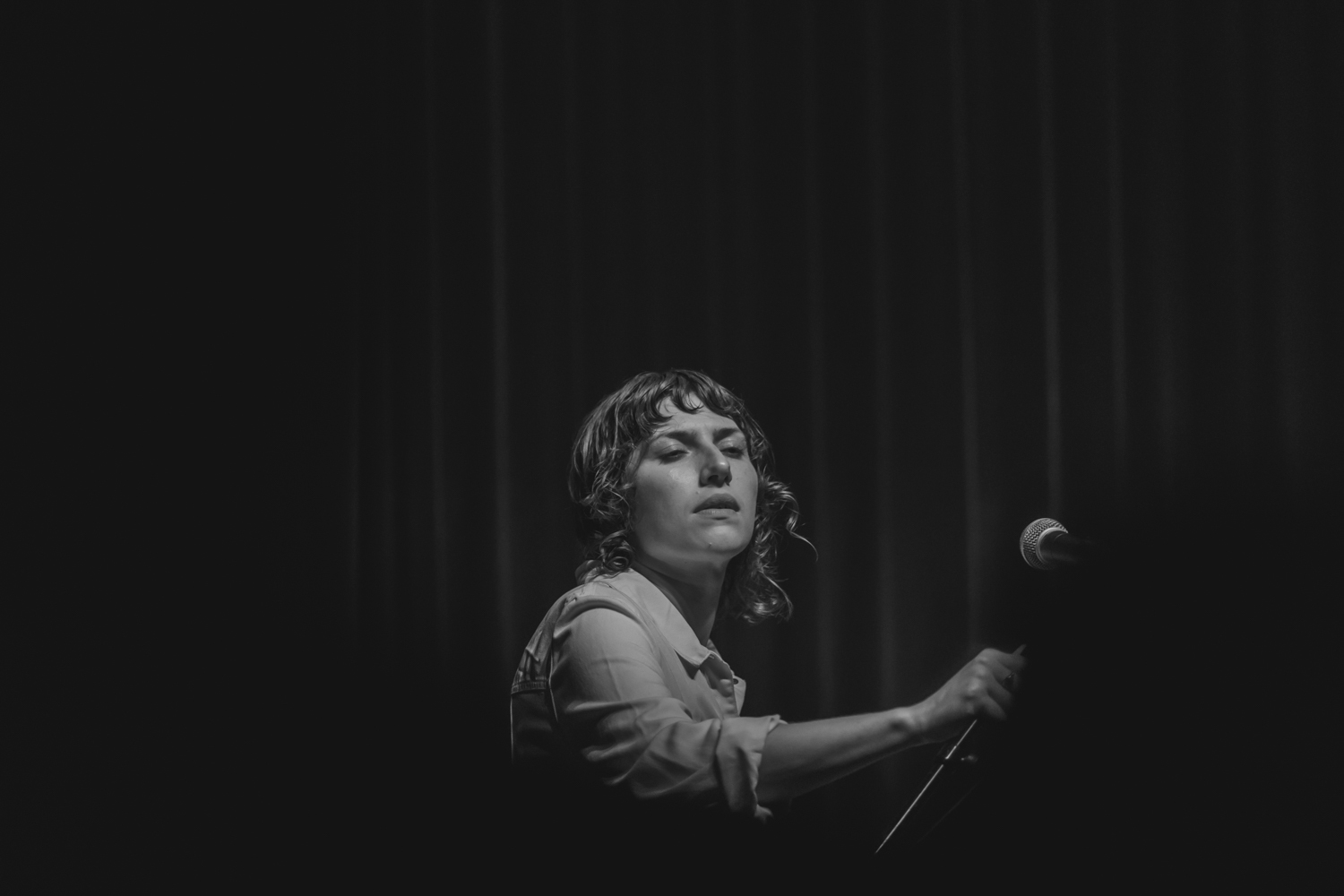 Aldous Harding at Swedish American Hall by Ian Young 03
