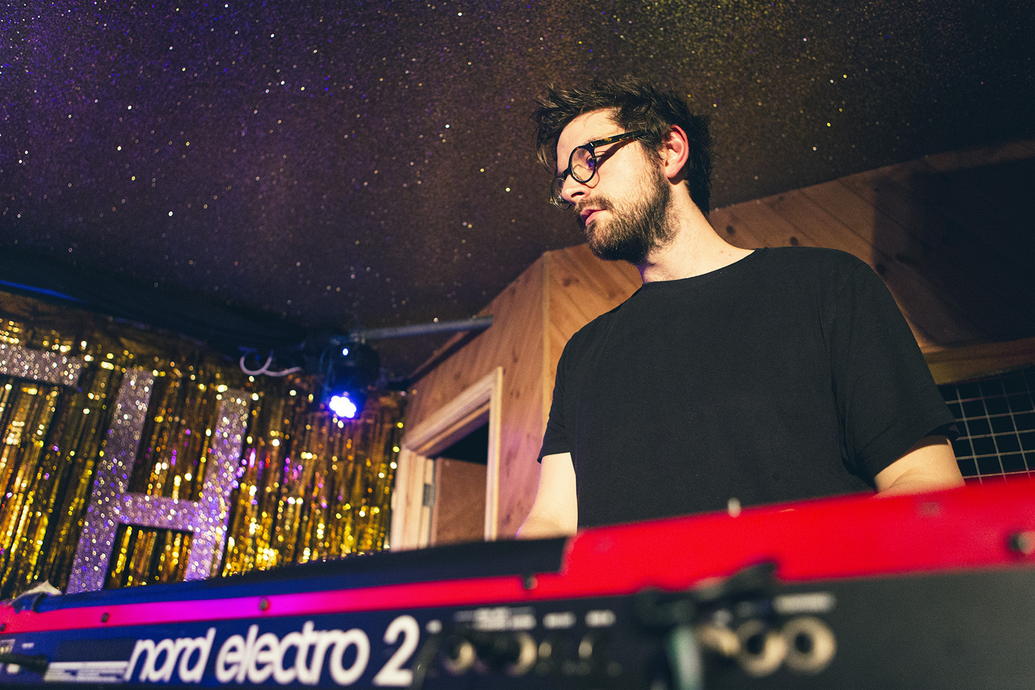 H Hawkline 8 Moth Club London 11 09 17 Chris Almeida