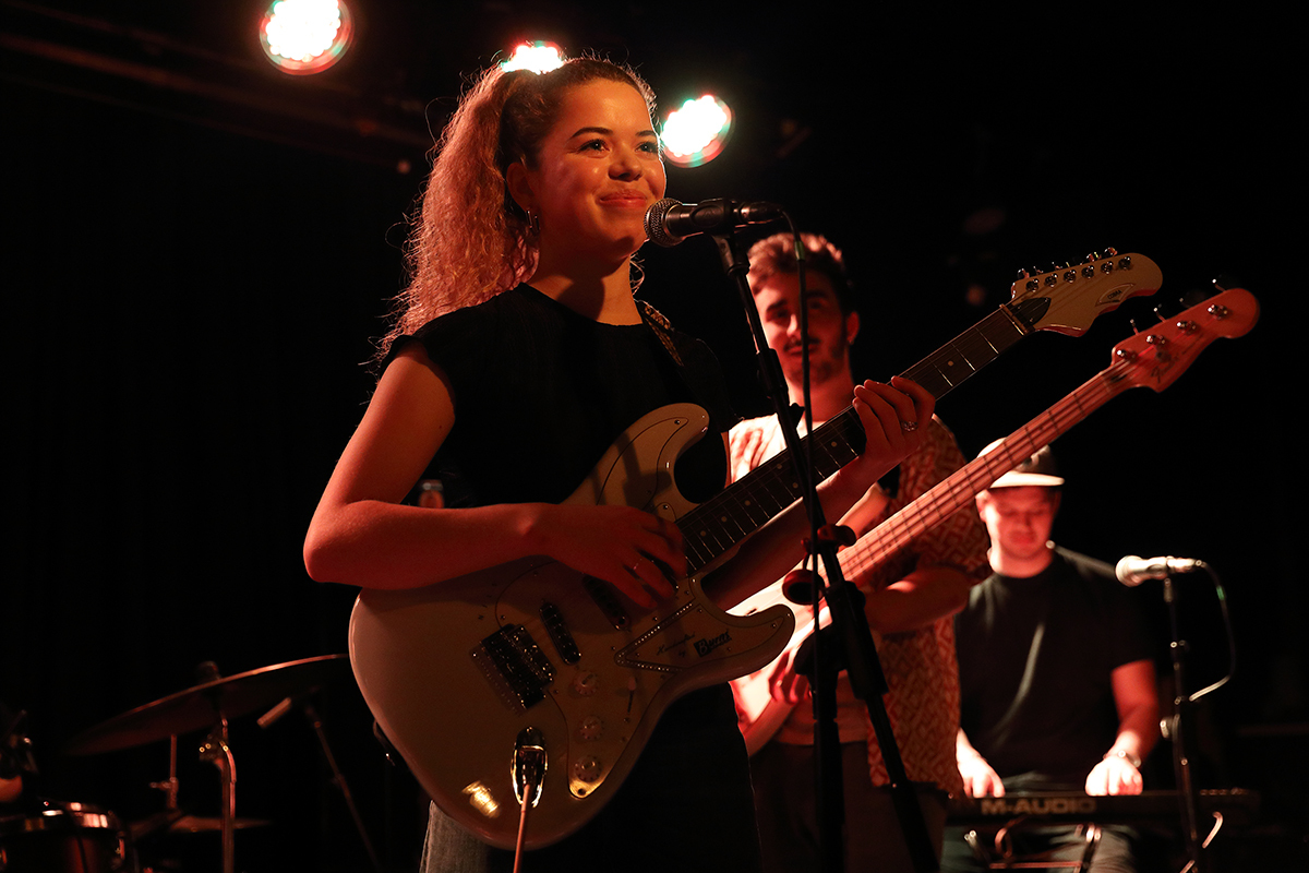 Nilufer yanya 11117 lex bc01