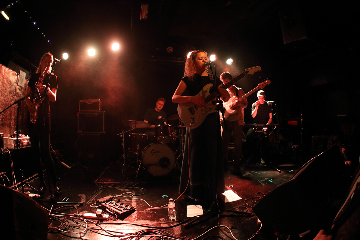 Nilufer yanya 11117 lex bc03