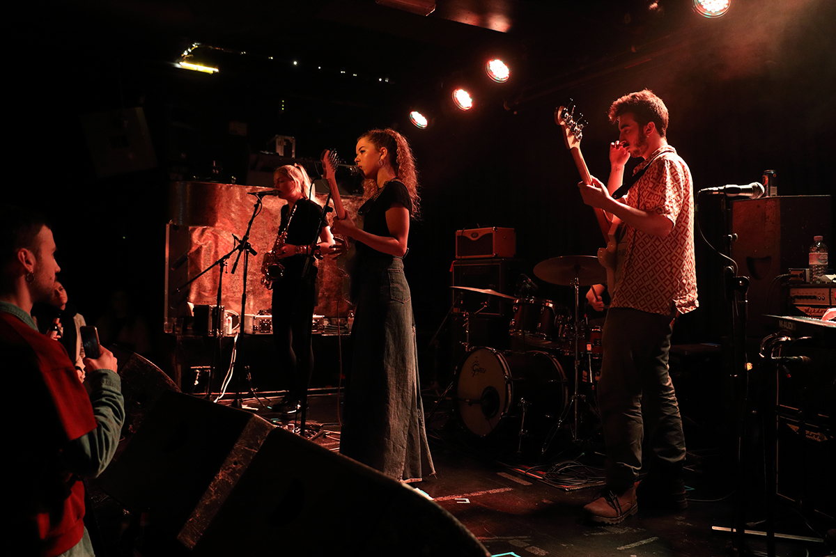 Nilufer yanya 11117 lex bc08