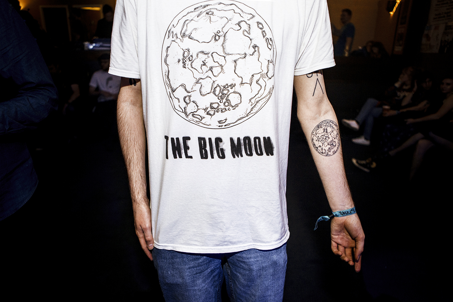 LAT Big Moon 4 fan w the tattoo Leeds 29 03 17 Chris Almeida