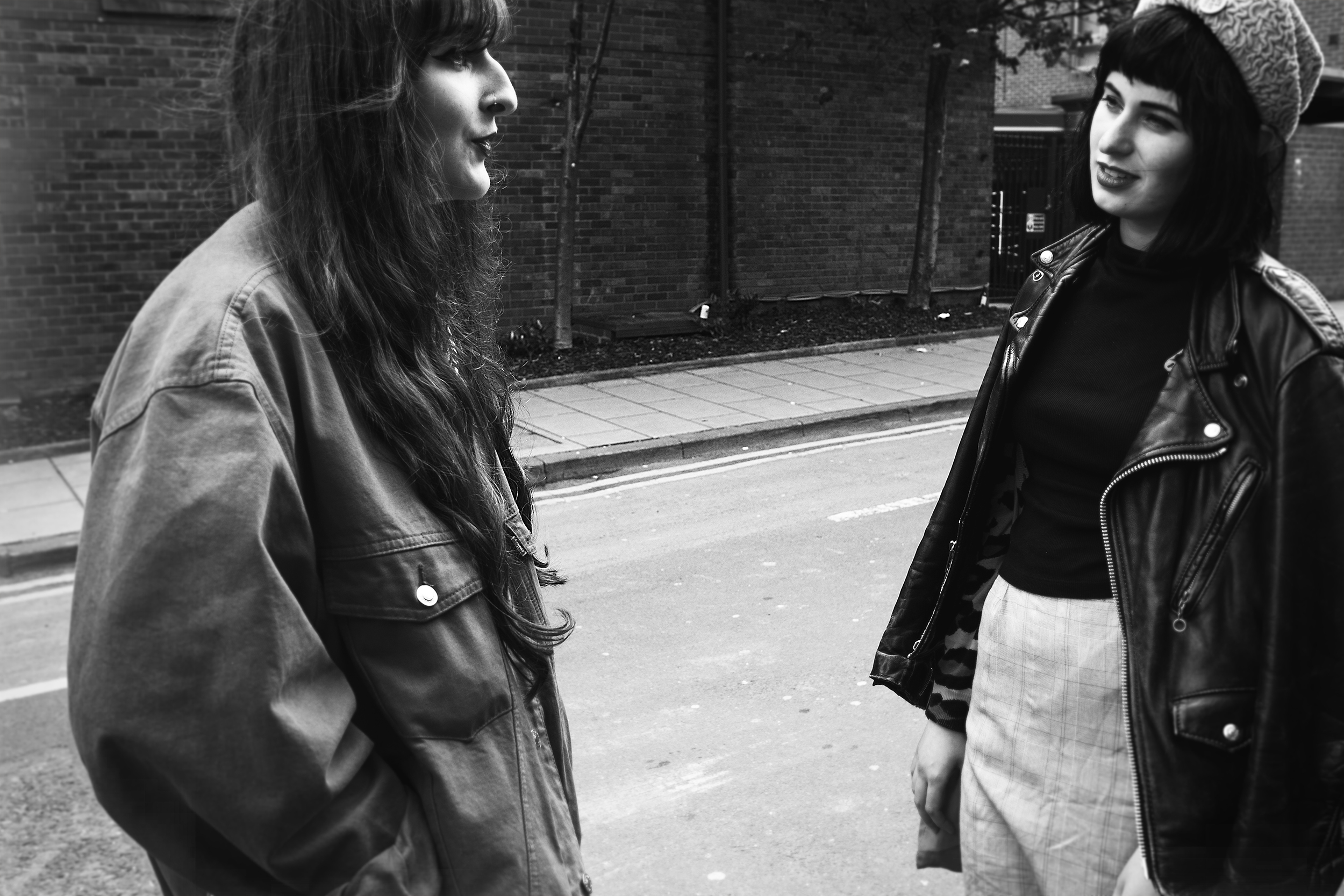 LAT Girls 70s hang Leeds 29 03 17 Chris Almeida