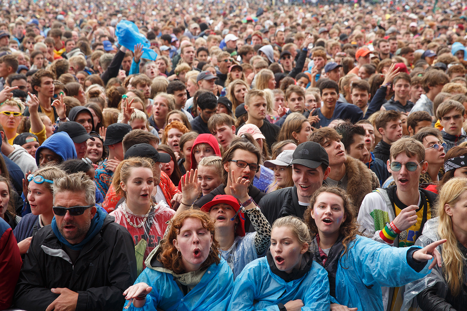 Crowd01 Reading18 byburakcingi