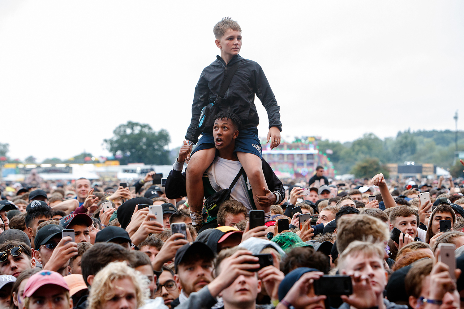 Crowd02 Reading18 byburakcingi