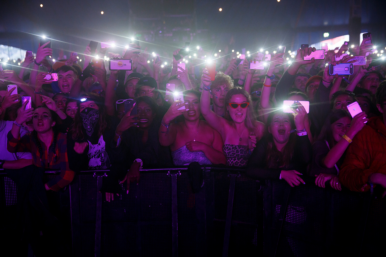 Crowd03 Reading18 byburakcingi