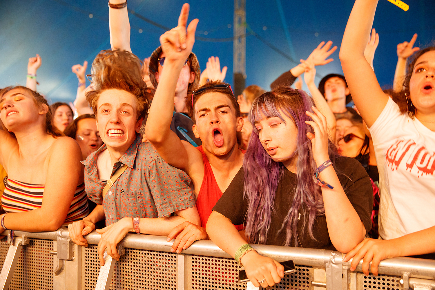 Crowd reading18 bc05