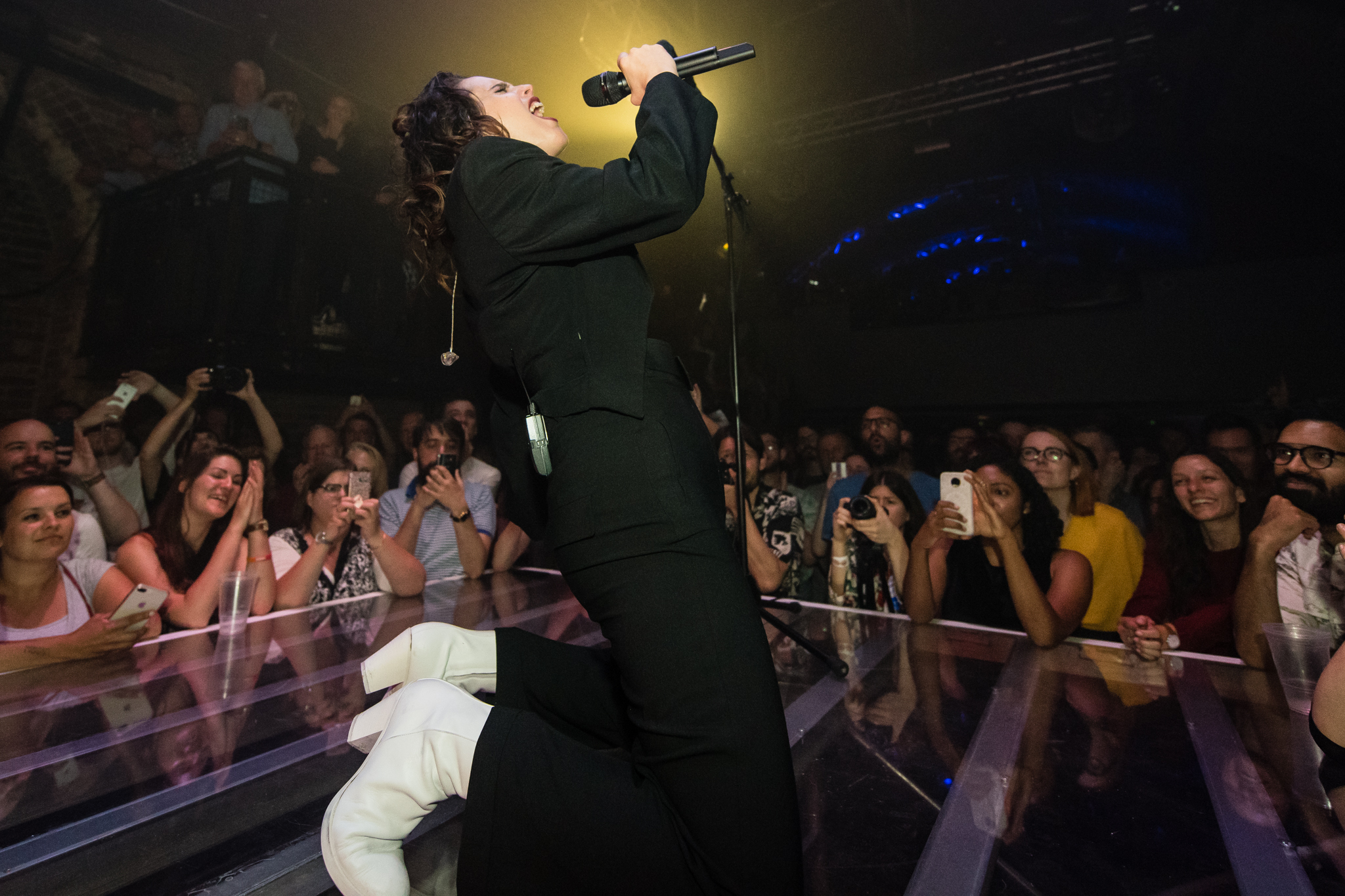 02 Anna Calvi Heaven Jon Mo