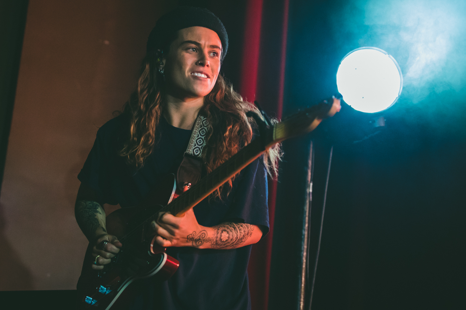 Tash Sultana at the Fox Theatre in Oakland 181129 by Ian Young 02