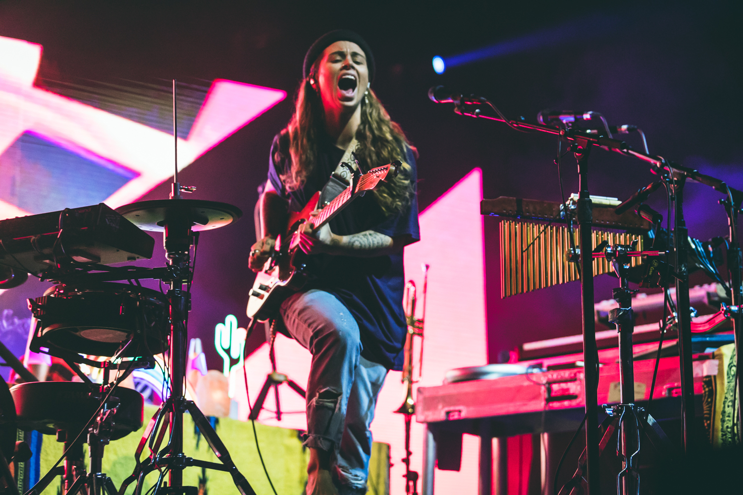 Tash Sultana at the Fox Theatre in Oakland 181129 by Ian Young 11