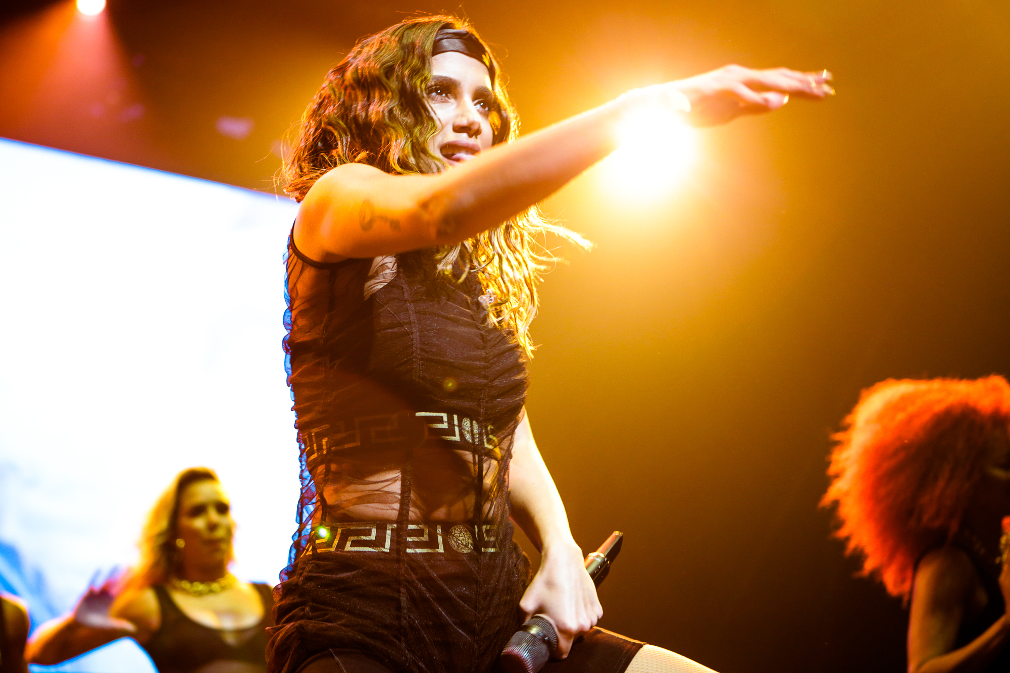 Anitta Chris Almeida 18