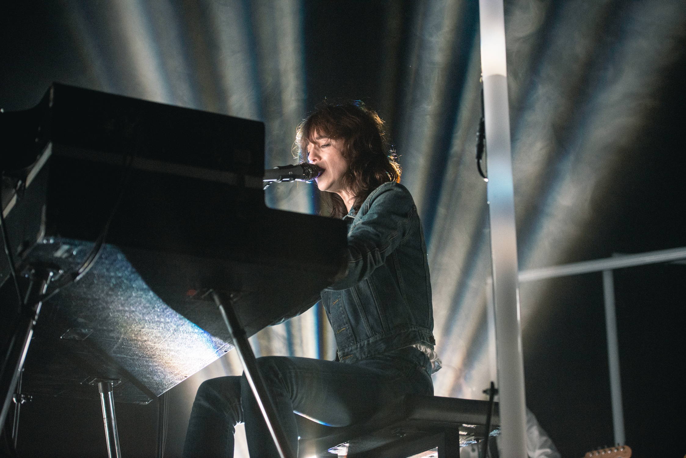 Charlotte Gainsbourg Brooklyn Steel NYC 4 09 19 Julia Drummond DSC 1186 2
