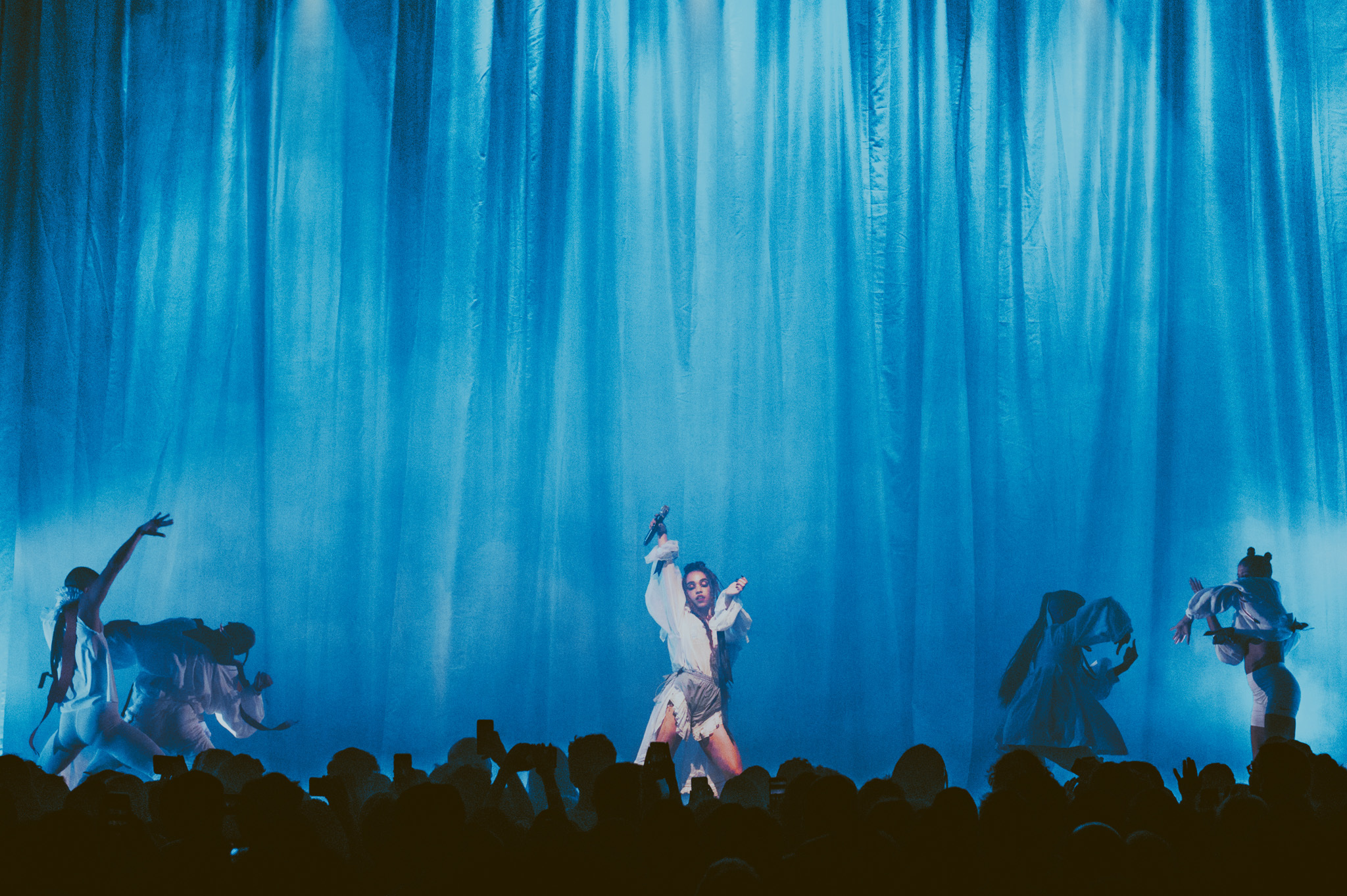 FKA Twigs Vogue Theatre Vancouver 110119 274