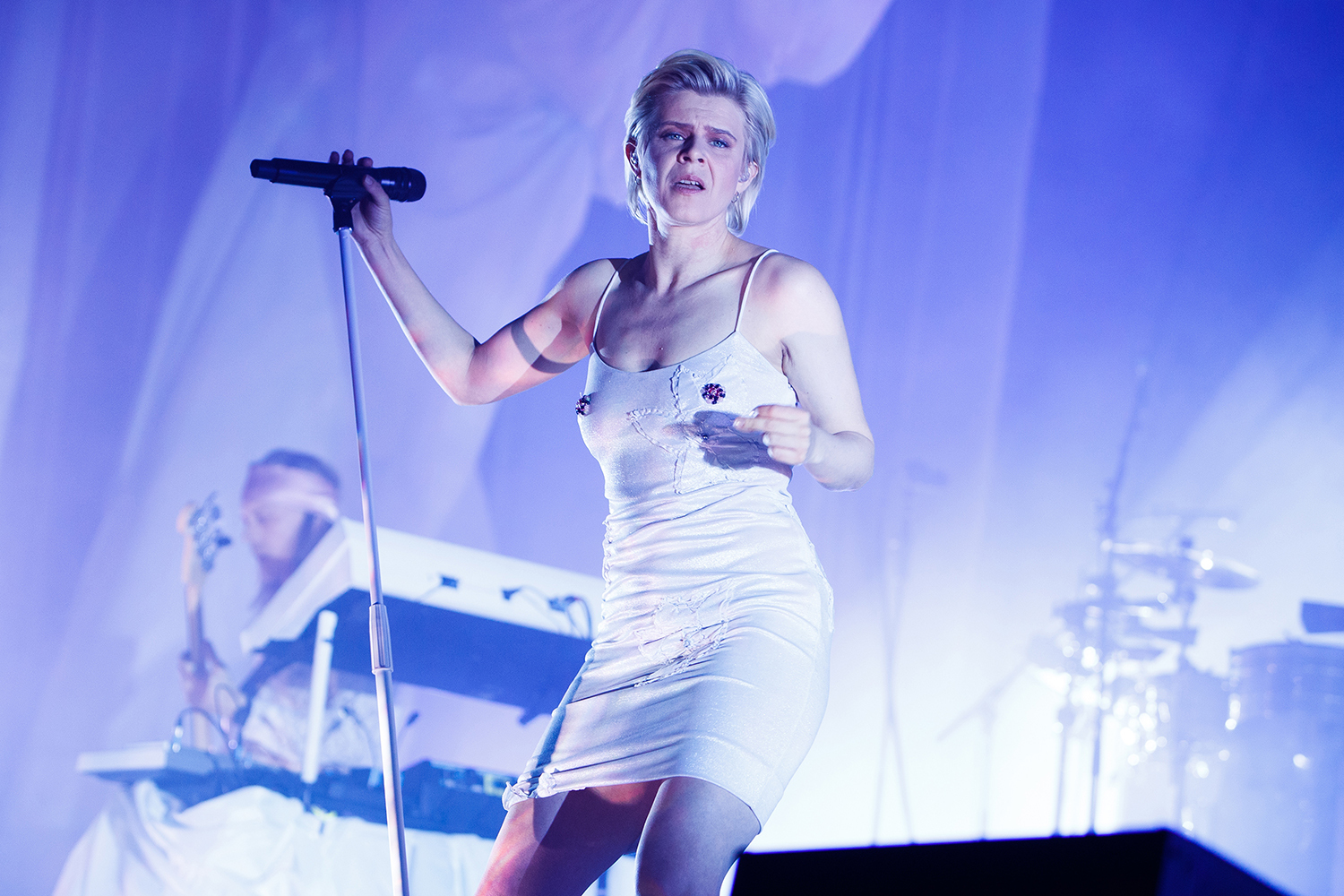 Robyn allypally 120419 burak cingi02