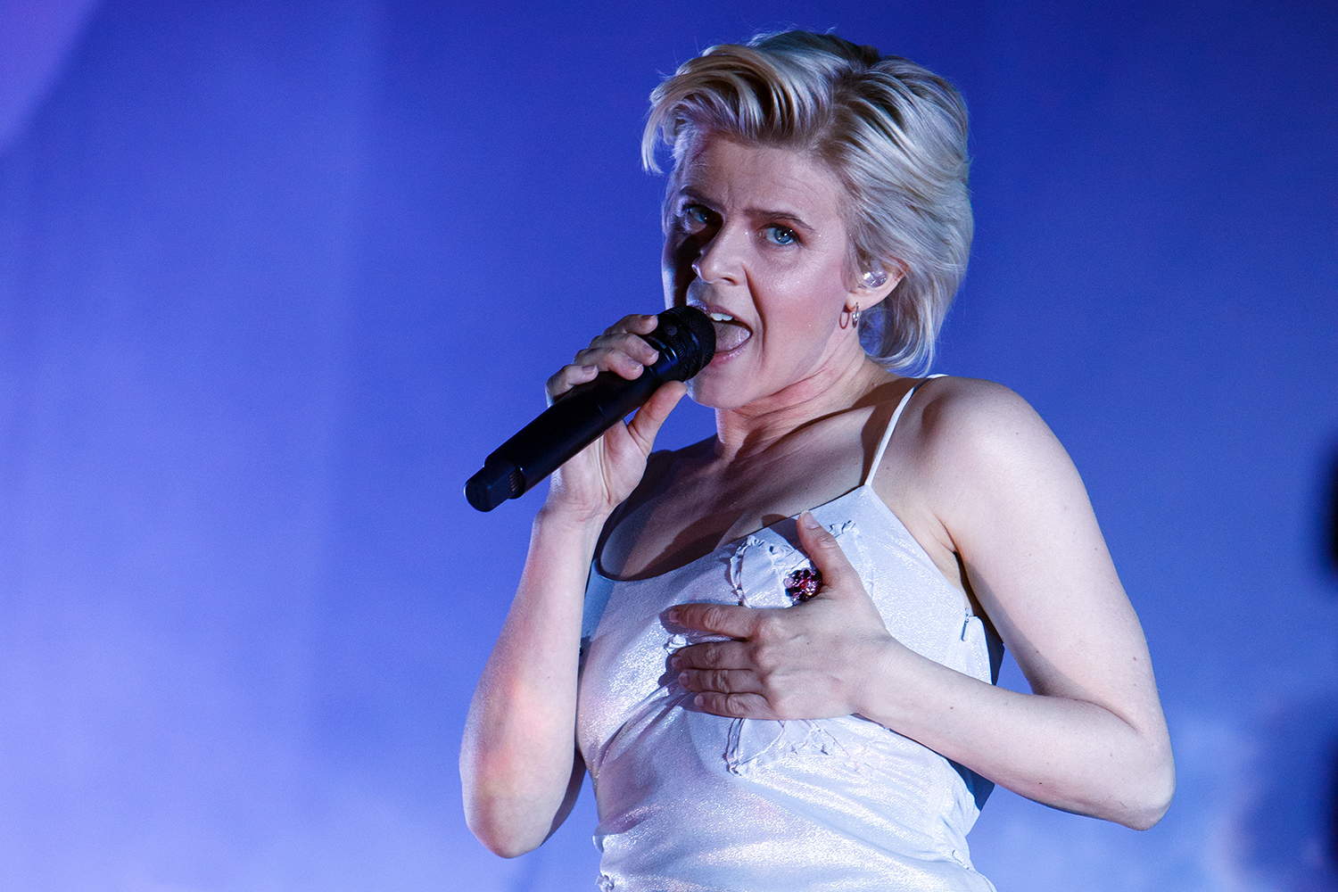 Robyn allypally 120419 burak cingi03