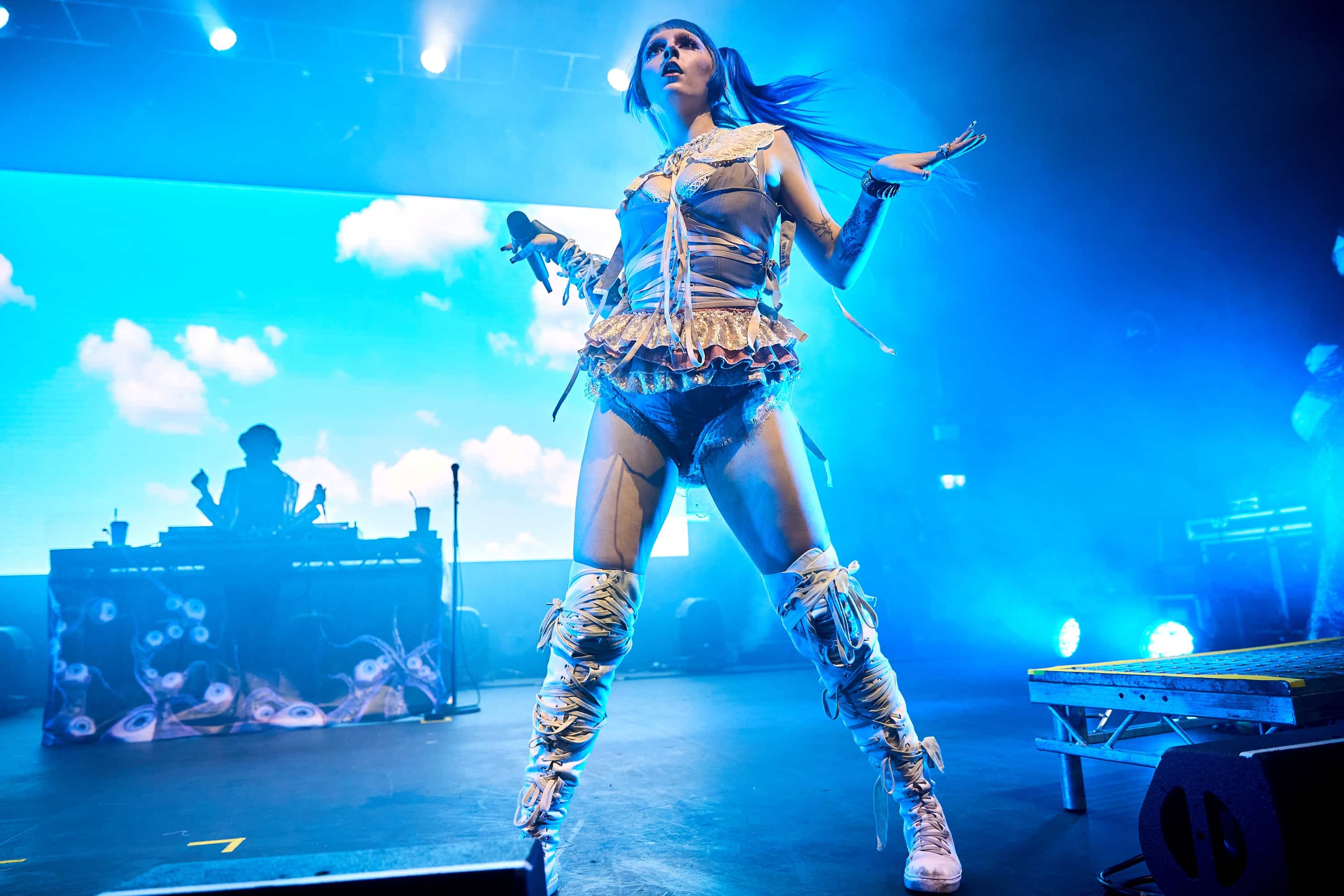 Ashnikko 071221 forum bc01