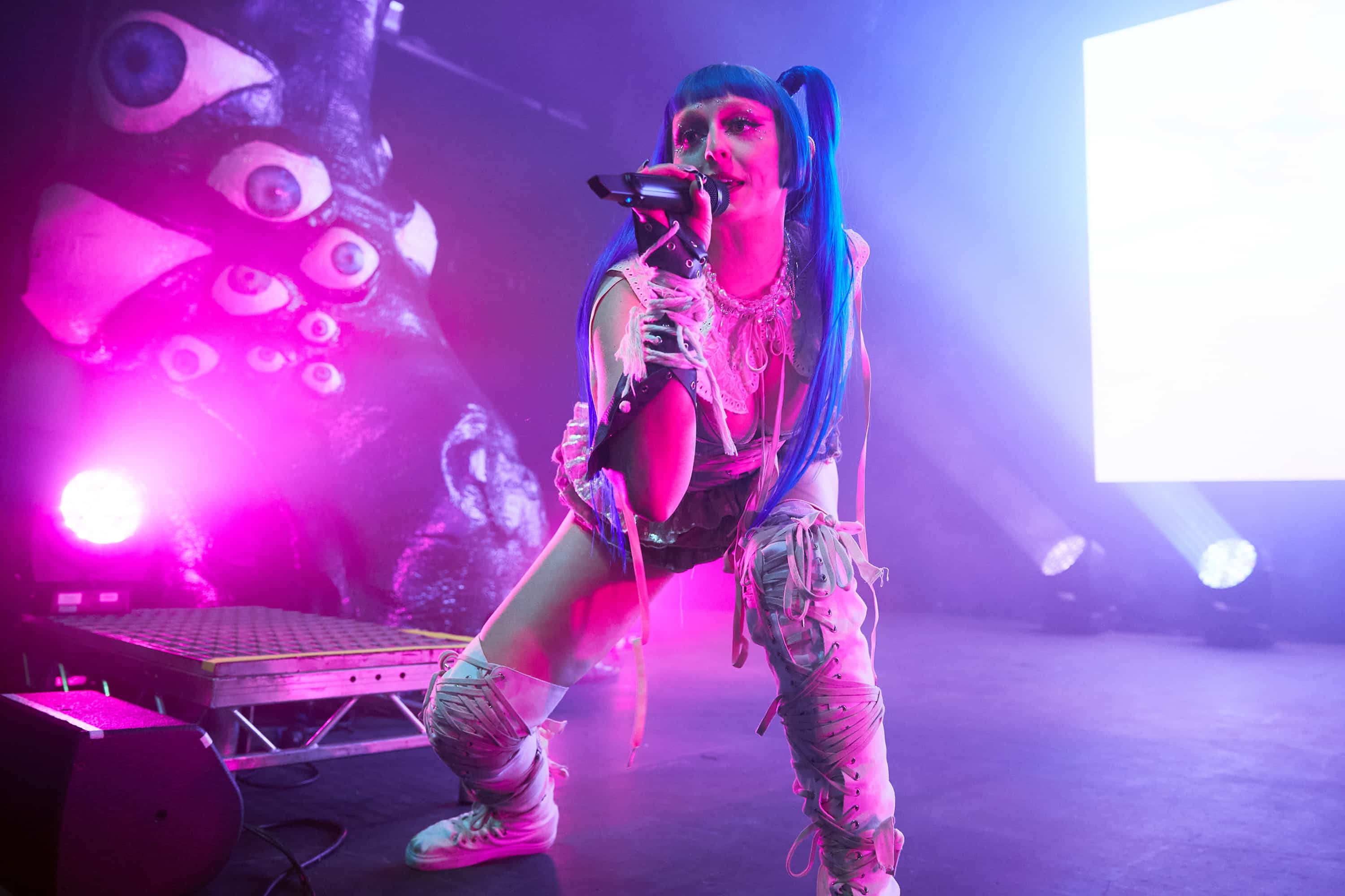 Ashnikko 071221 forum bc02