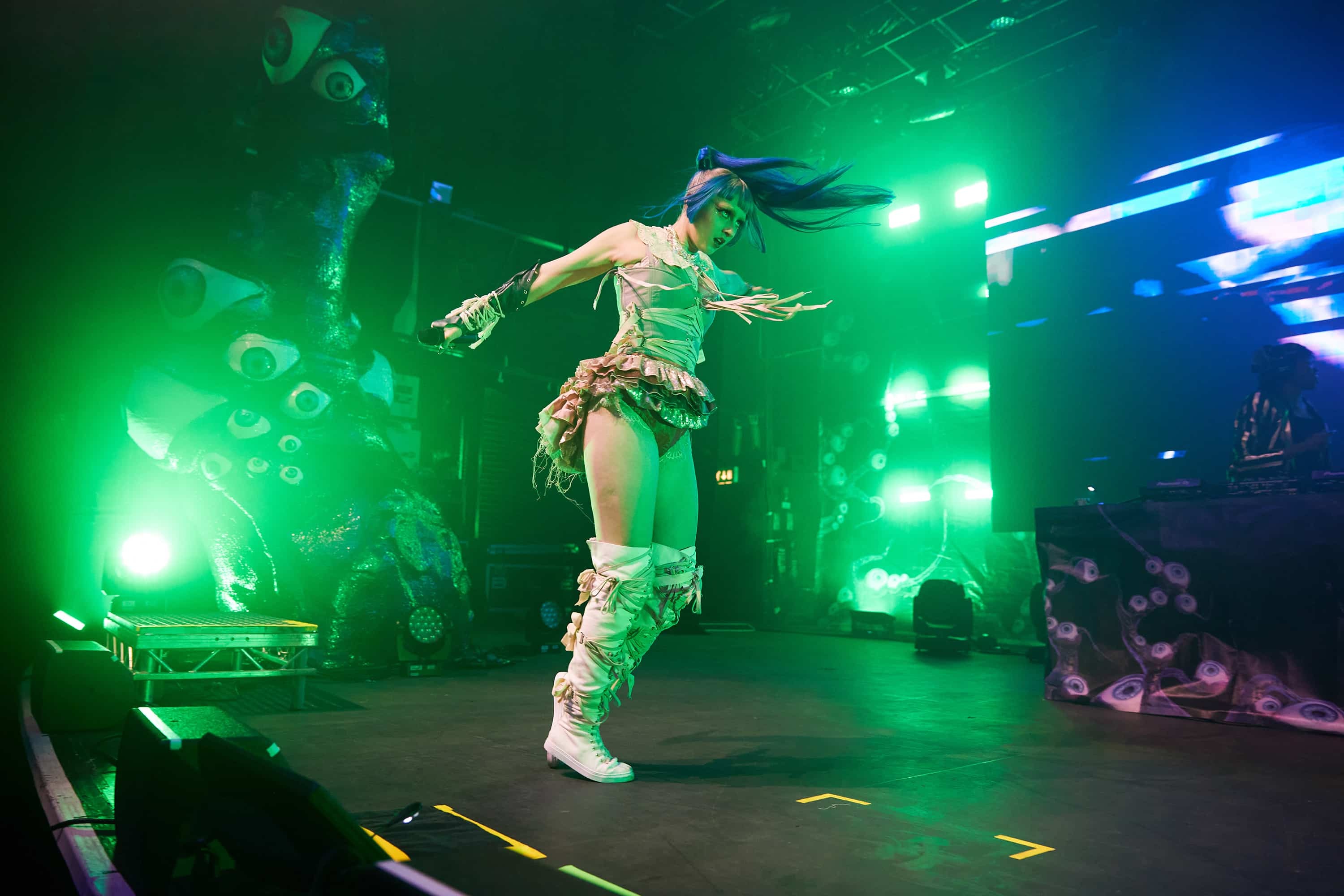 Ashnikko 071221 forum bc08