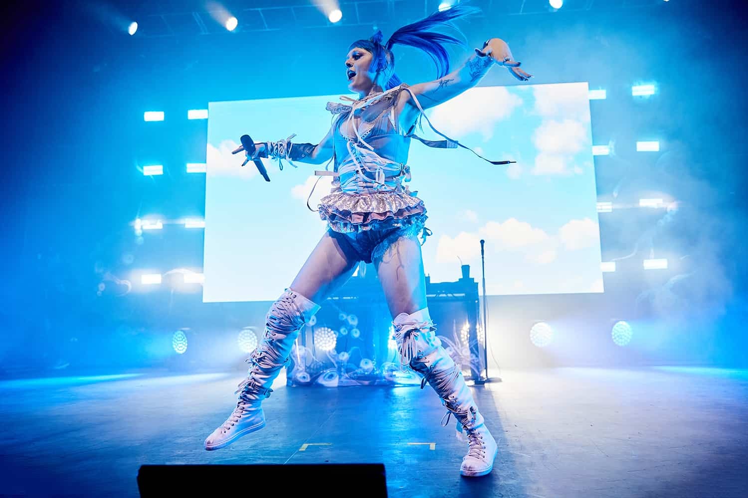 Lq ashnikko 071221 forum bc06