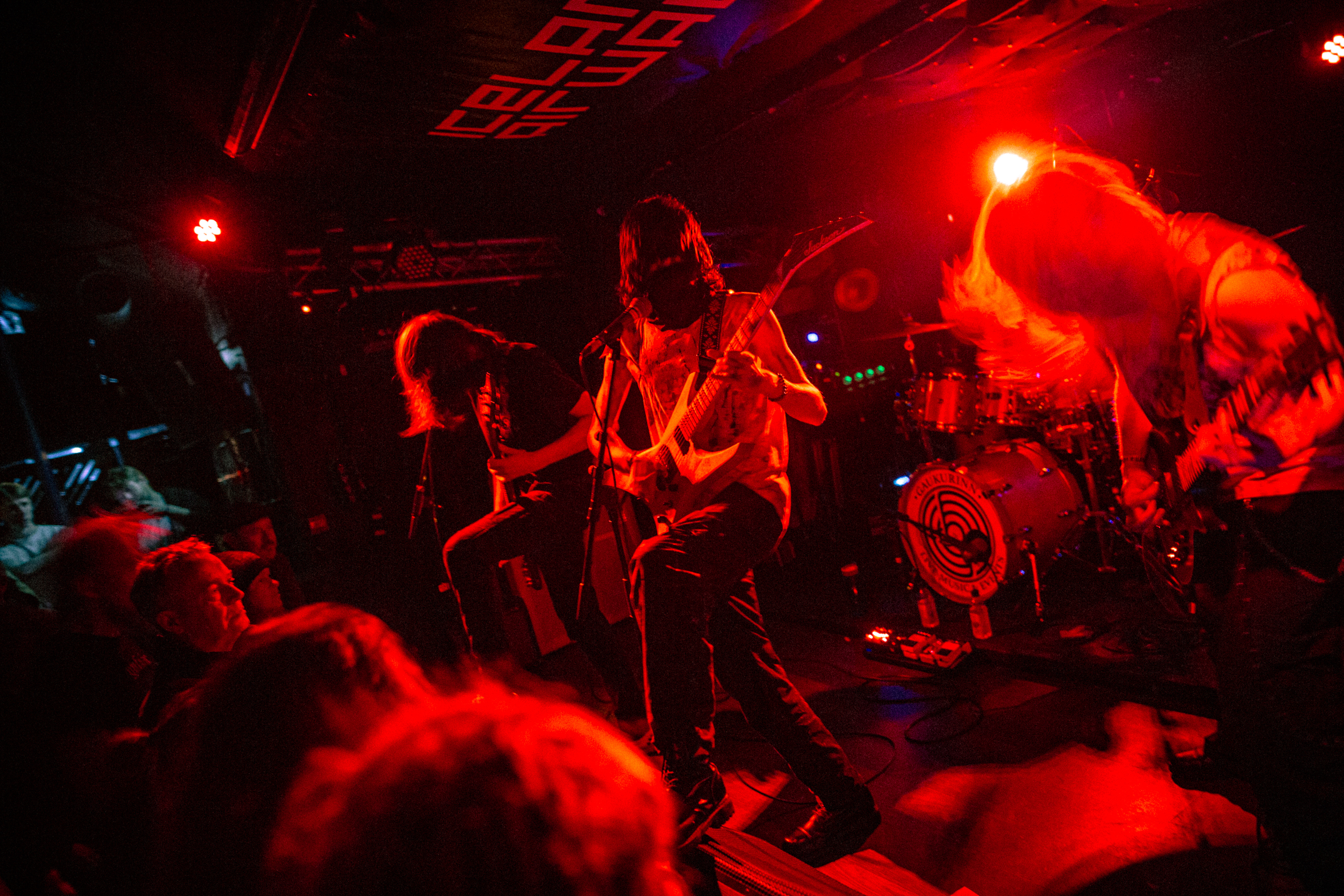 AIRWAVES PART VAMPIRA 4