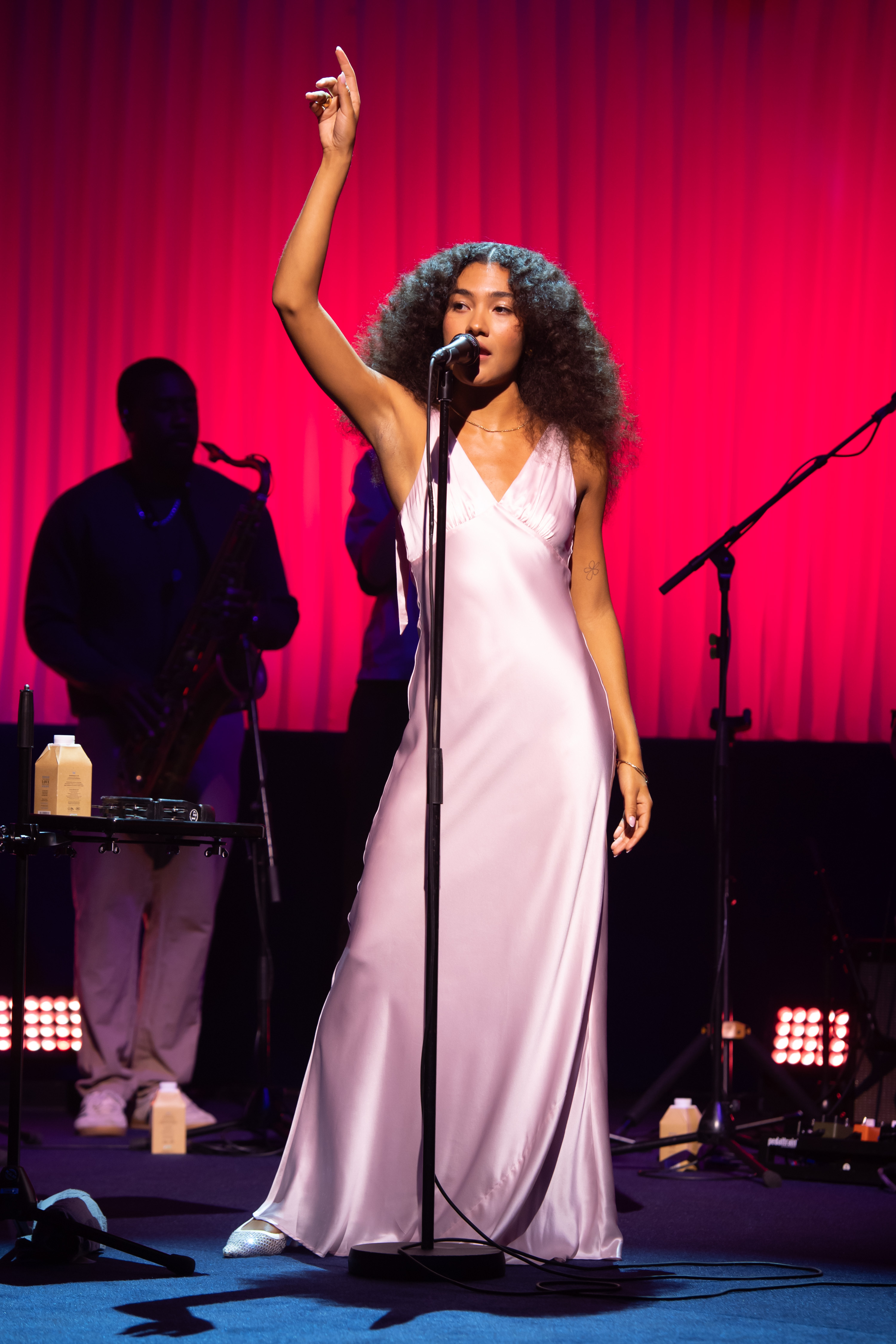 Olivia Dean credit Carsten Windhorst