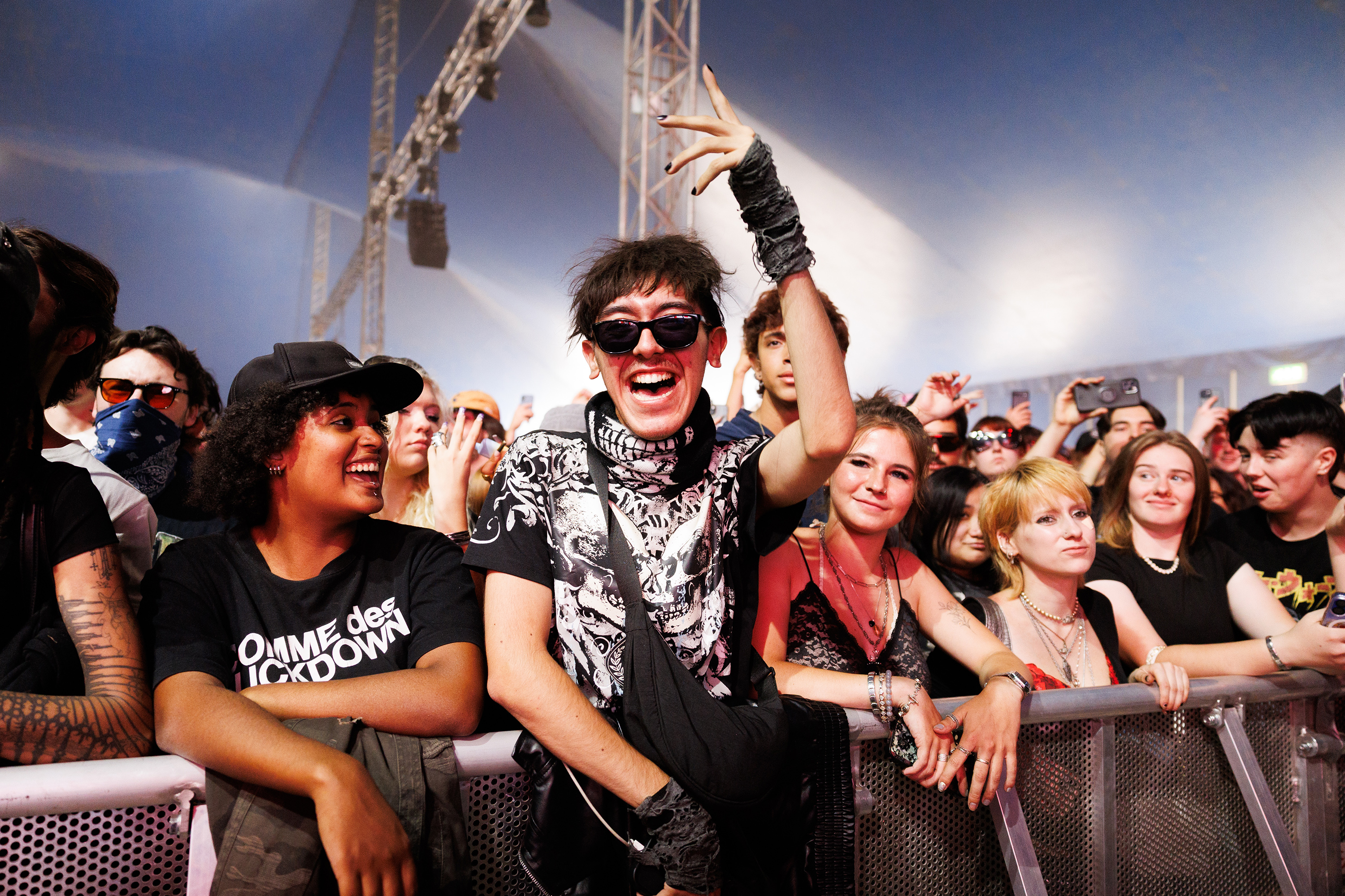 Outbreak crowd burak cingi02